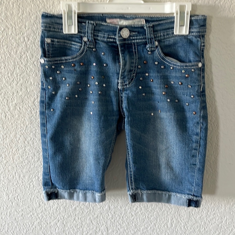 Free plant girls shorts.